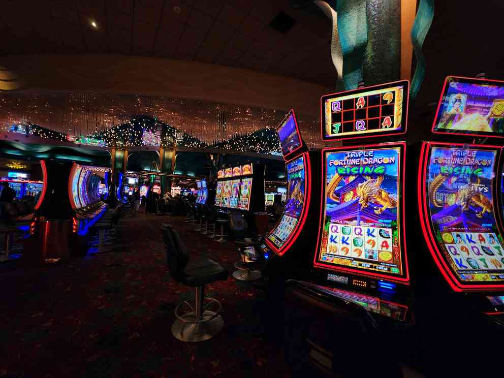 Plinko Casino Slot Machines: A Comprehensive Guide to the Falling Ball Frenzy
